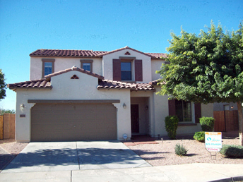 4 bedroom house with pool, 3-car garage in Surprise